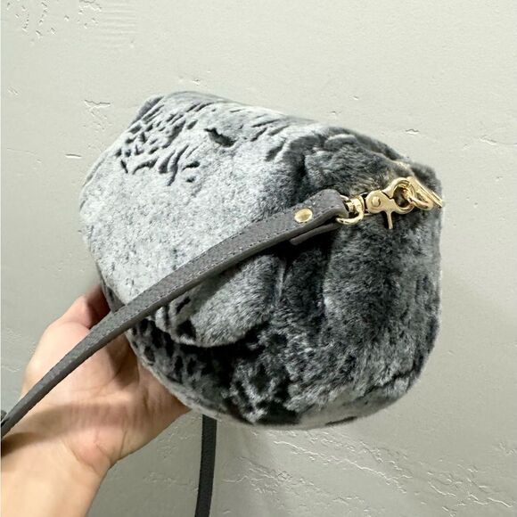 Gray Gradient Handmade Real Shearling Rose Embossed Shoulder Bag/Crossbody Bag - Picture 12 of 16